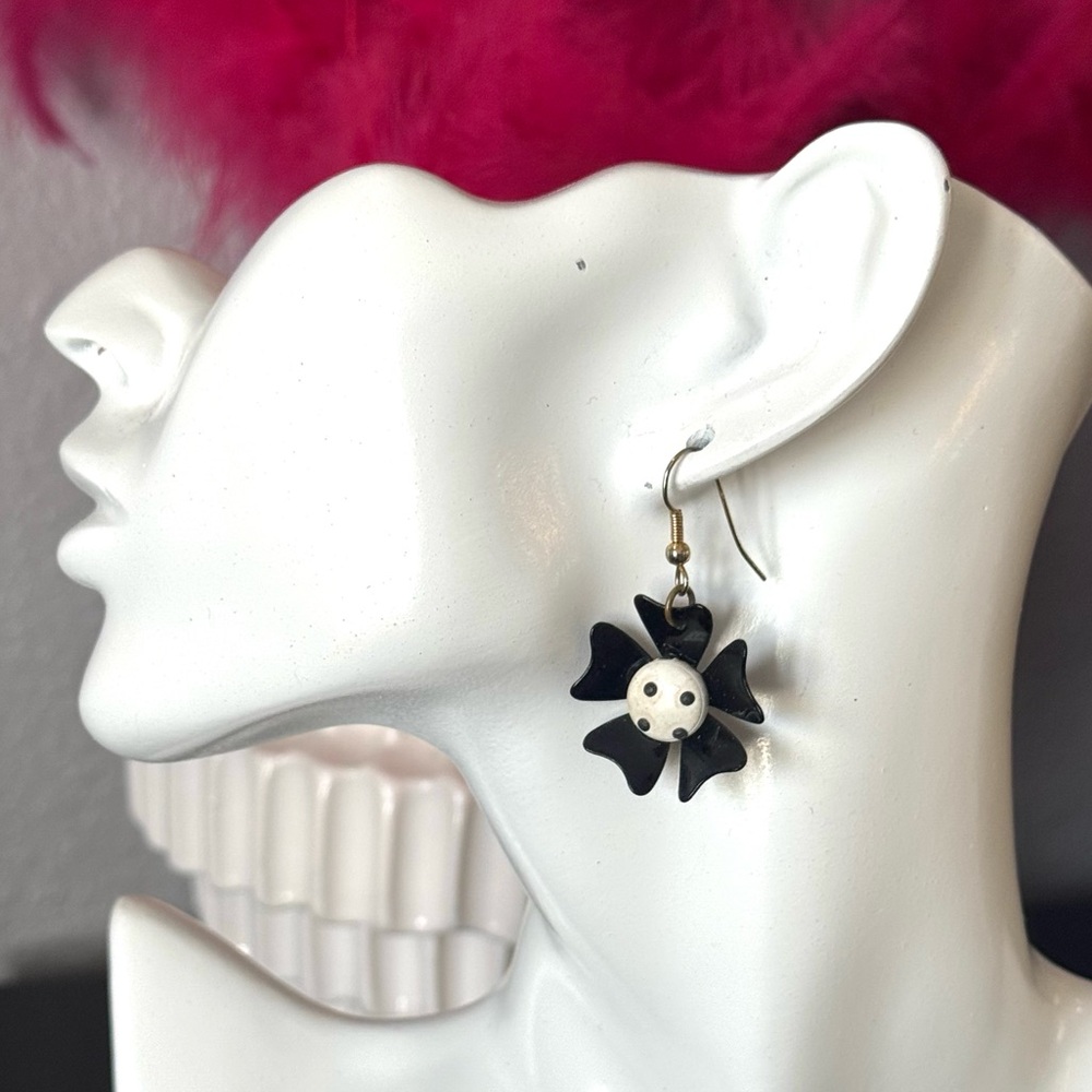Vintage Black Flower Drop Earrings